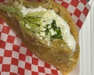Quesadillas fritas con Tinga de pollo